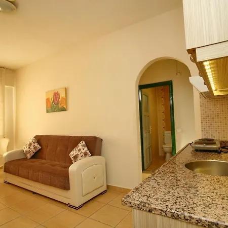 Aparthotel Magi 2*