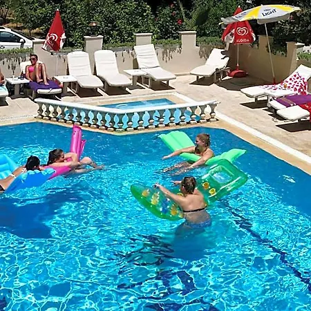 Aparthotel Magi 4*